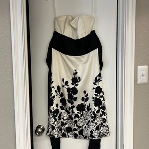 White House Black Market Crème Floral Strapless Dress in EUC.